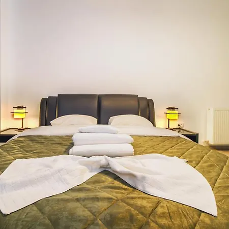 - Located By The Forest, Near Afi Mall, And Moments Away From The Old Town Apartament Braszów