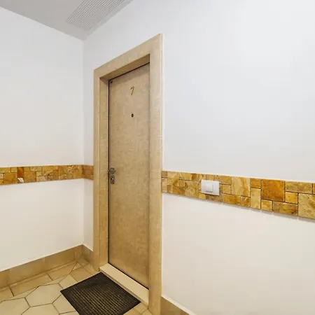 - Located By The Forest, Near Afi Mall, And Moments Away From The Old Town Apartament *