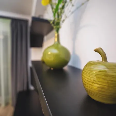 - Located By The Forest, Near Afi Mall, And Moments Away From The Old Town Apartament Brașov