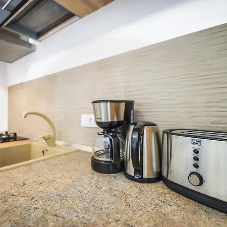 - Located By The Forest, Near Afi Mall, And Moments Away From The Old Town Apartament