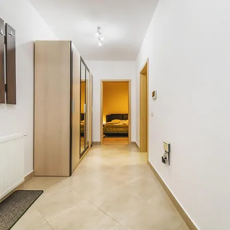 - Located By The Forest, Near Afi Mall, And Moments Away From The Old Town * ブラショフ
