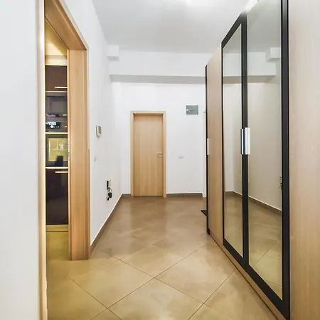 - Located By The Forest, Near Afi Mall, And Moments Away From The Old Town * Brașov