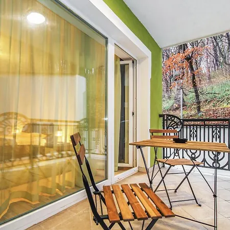 Apartament - Located By The Forest, Near Afi Mall, And Moments Away From The Old Town Brașov