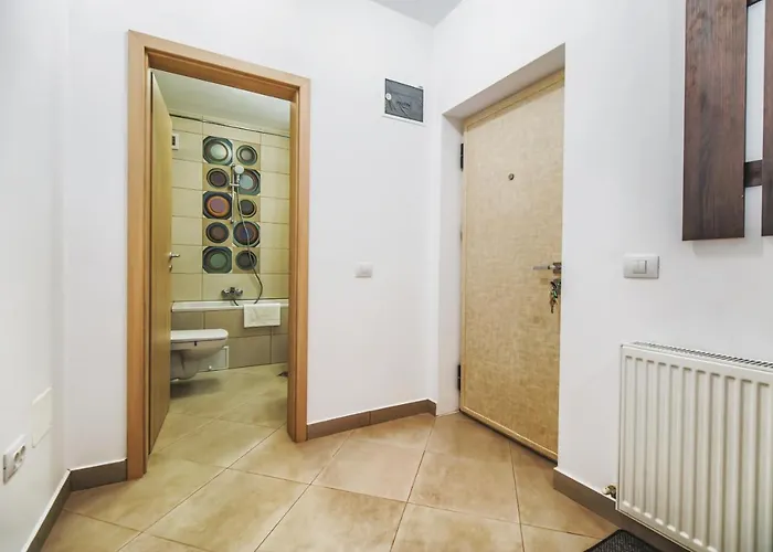 - Located By The Forest, Near Afi Mall, And Moments Away From The Old Town Apartment *