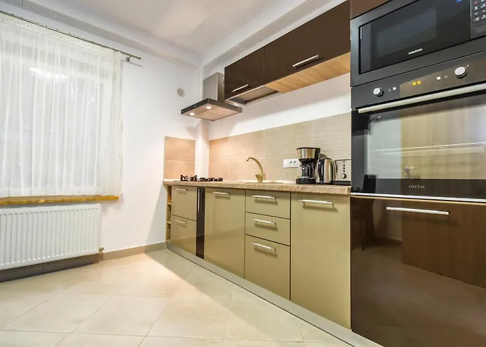 - Located By The Forest, Near Afi Mall, And Moments Away From The Old Town