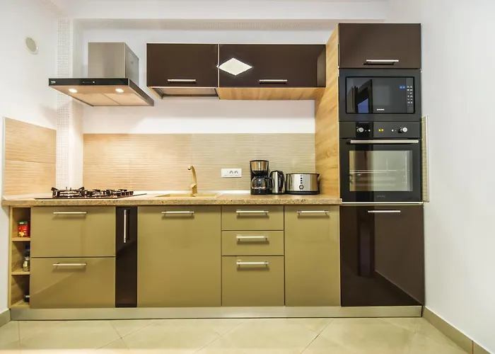 - Located By The Forest, Near Afi Mall, And Moments Away From The Old Town Apartment Brasov