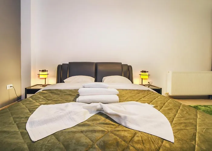 - Located By The Forest, Near Afi Mall, And Moments Away From The Old Town Apartment Brasov