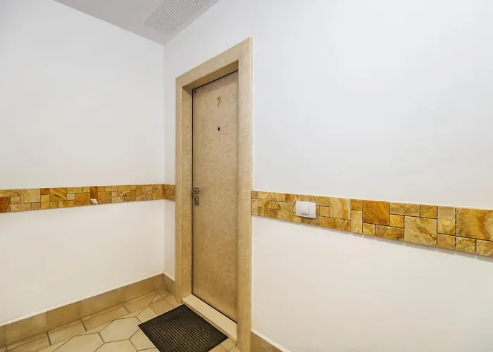 - Located By The Forest, Near Afi Mall, And Moments Away From The Old Town Apartment *