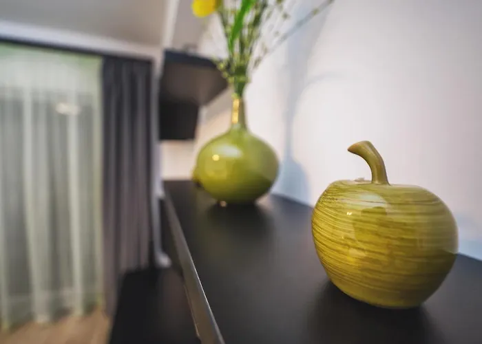 - Located By The Forest, Near Afi Mall, And Moments Away From The Old Town Apartament Braszów