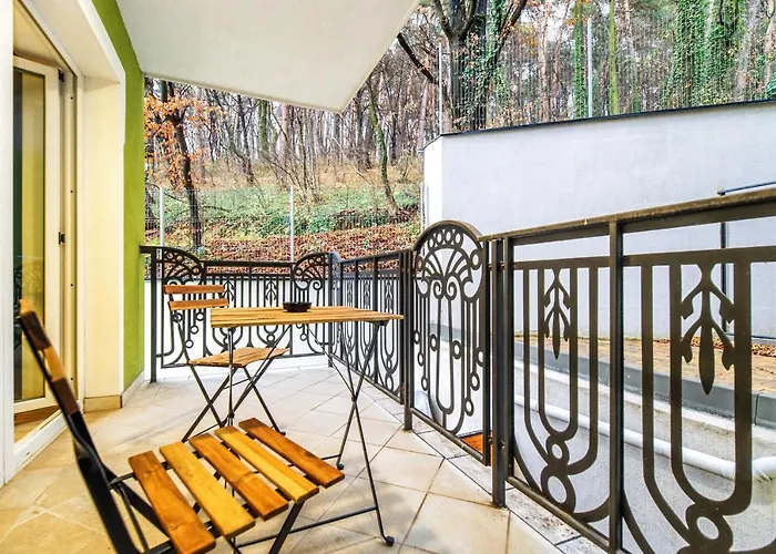 - Located By The Forest, Near Afi Mall, And Moments Away From The Old Town Apartment *