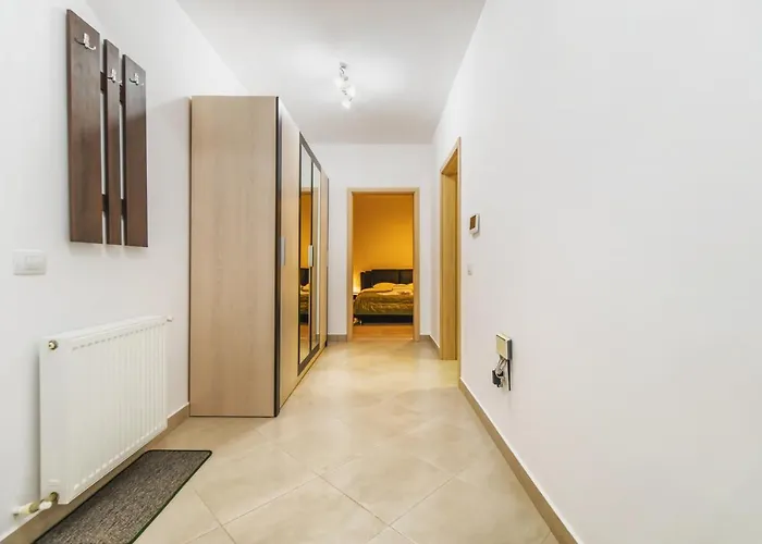 - Located By The Forest, Near Afi Mall, And Moments Away From The Old Town * Brasov