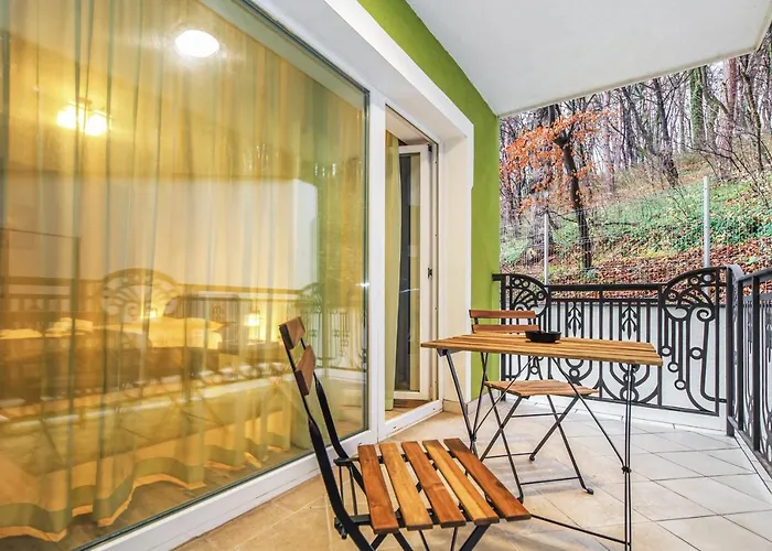 Apartment - Located By The Forest, Near Afi Mall, And Moments Away From The Old Town Brasov